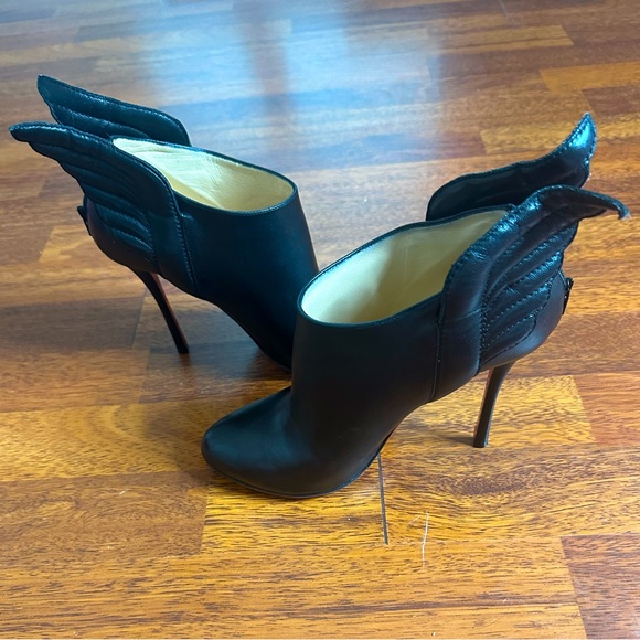 Christian Louboutin Mercura 100mm Black Leather Wing Bootie Pump 38 1/2 - Picture 3 of 9